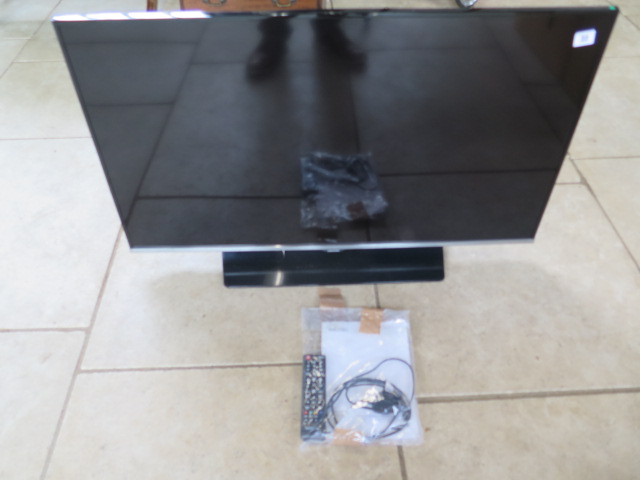 A Samsung LED TV 40 inch screen in working order, with remote