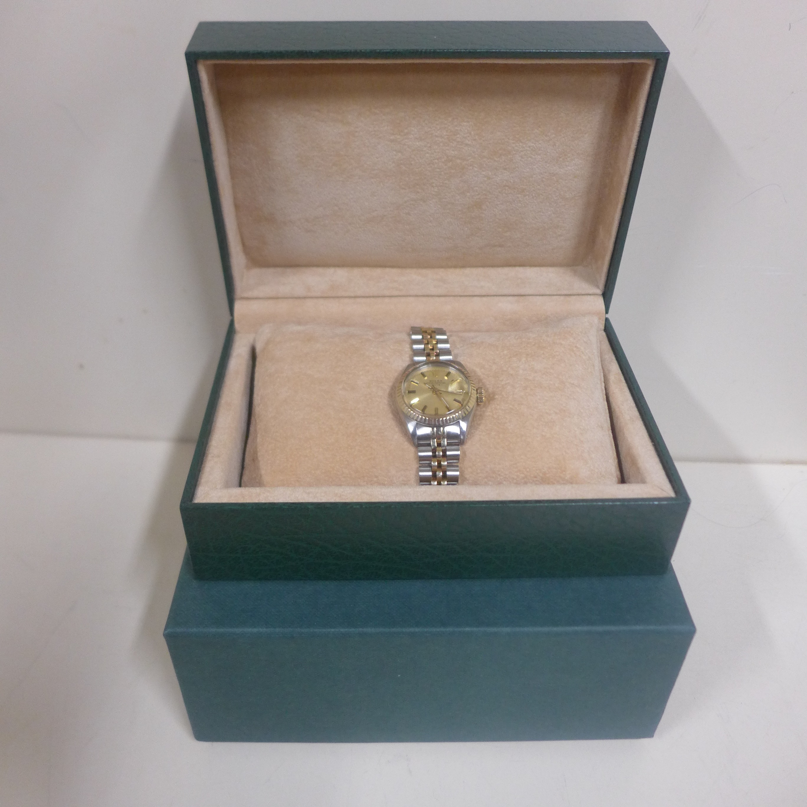 A ladies bi metal Rolex Oyster perpetual date wristwatch, 24mm wide excluding button, generally good