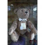 A Steiff British collectors bear 2004 - limited to 4000, EAN number 661372 - 38cm tall, never been