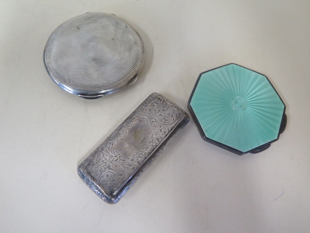 Two silver compacts and a silver snuff box - total weight approx 6 troy oz