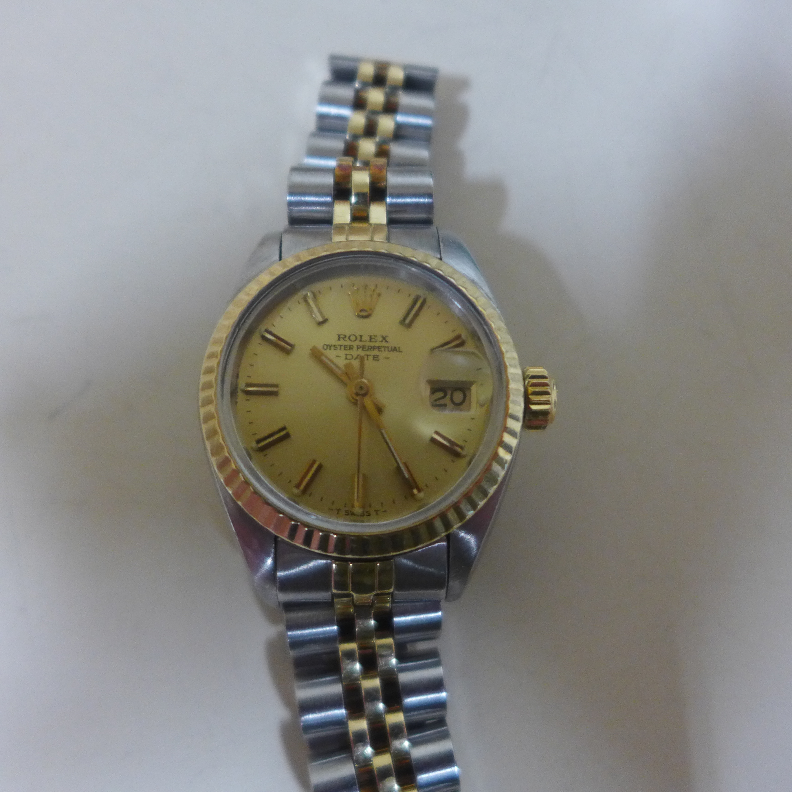 A ladies bi metal Rolex Oyster perpetual date wristwatch, 24mm wide excluding button, generally good - Image 3 of 6