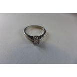 An 850 platinum diamond solitaire ring, diamond 0.25ct, square cut, size K, approx 4 grams,