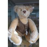 A Steiff British collectors bear 1996, limited to 3000, EAN 654411 - 43cm tall, with box,