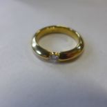 An 18ct yellow gold solitaire diamond ring, size M, approx 6.7 grams - in generally good condition