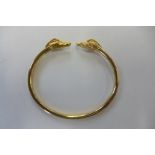 An unusual Rams head gold bangle, marked 750 - 6x5.5cm - approx 11.2 grams, in good condition