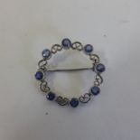 A hallmarked 9ct white gold brooch, 25mm wide, approx 2.1 grams, in good condition