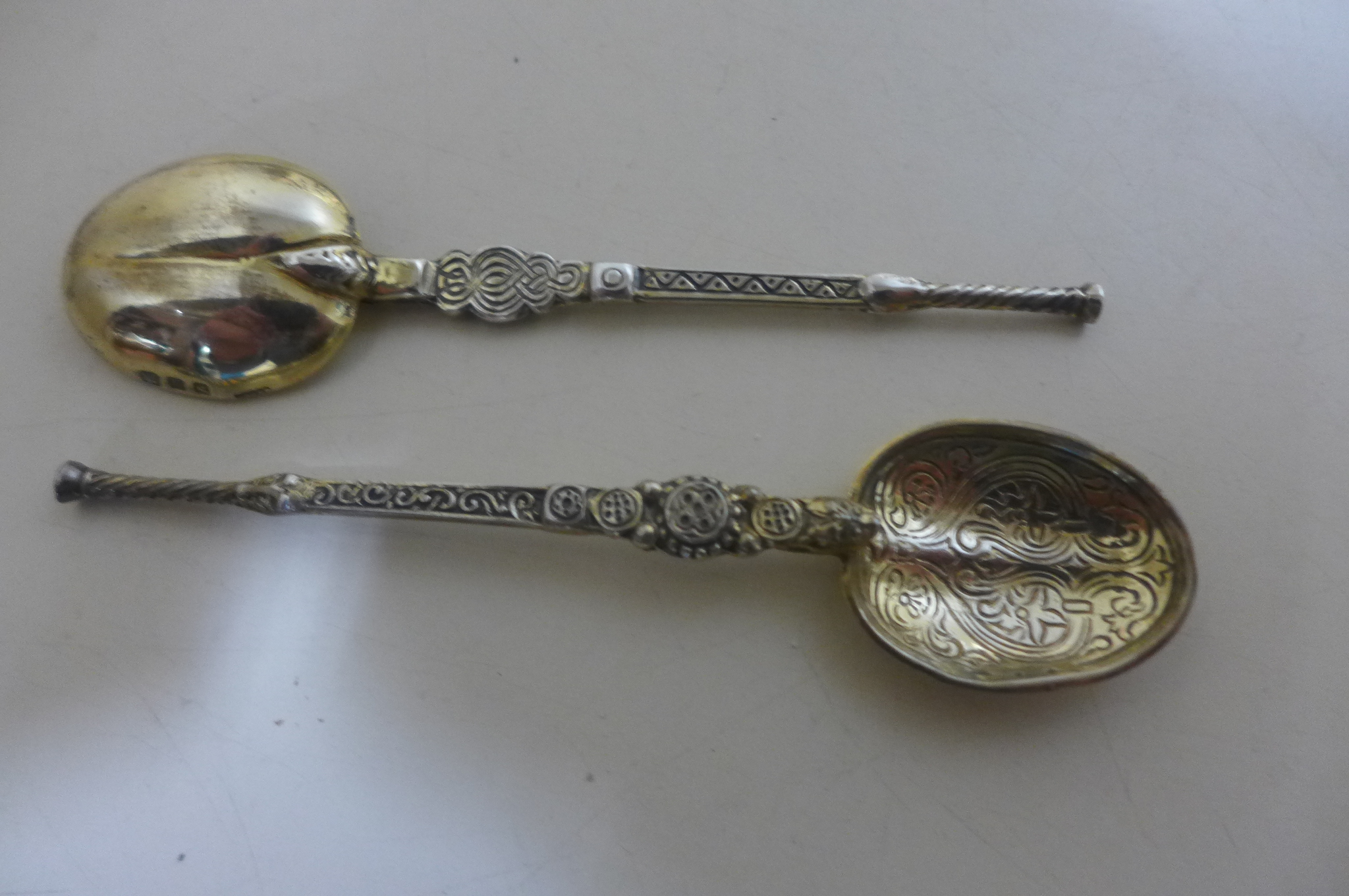 A set of six Edward VIII silver gilt spoons, made by Saunders and Shepherd 1936 - in original Art - Image 3 of 3