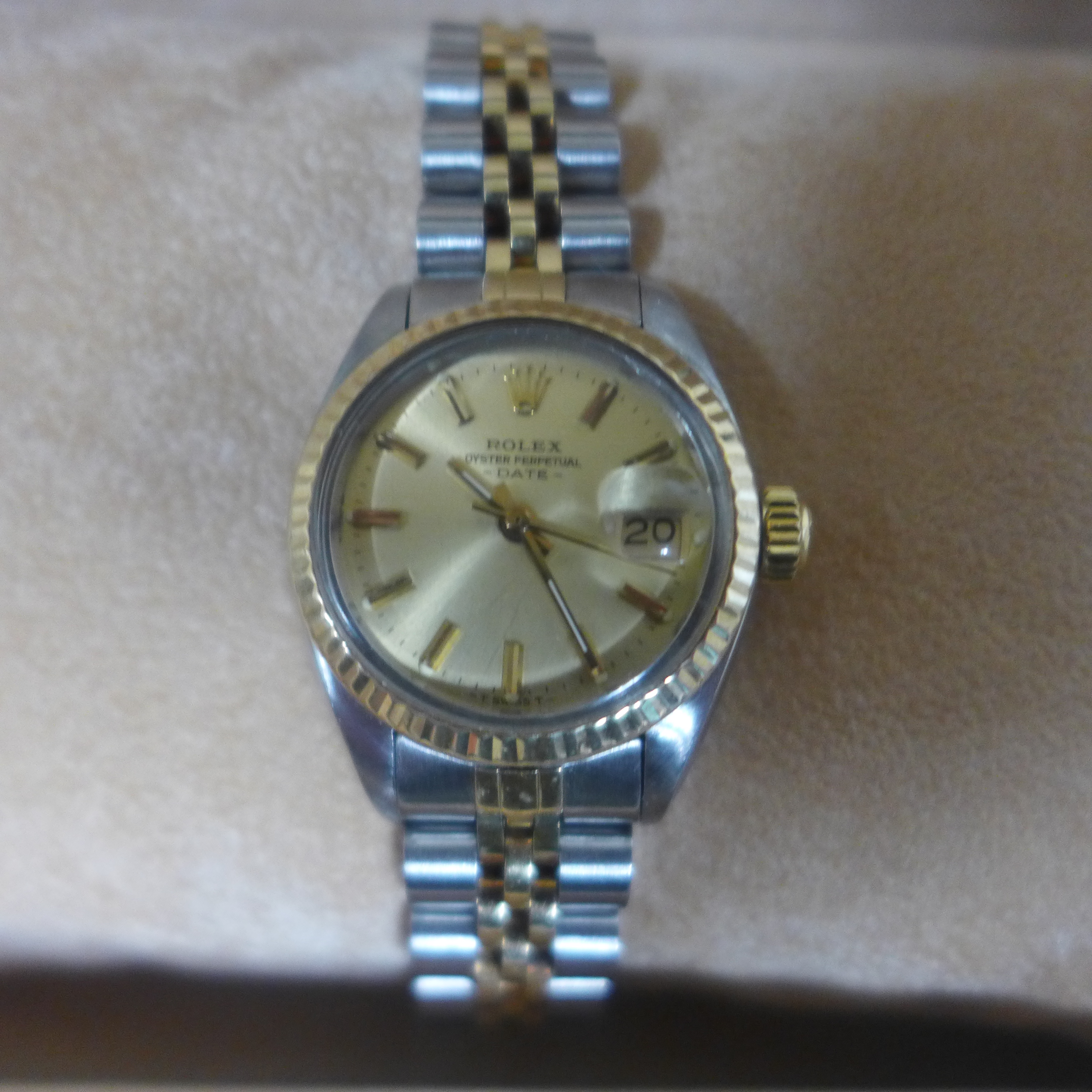 A ladies bi metal Rolex Oyster perpetual date wristwatch, 24mm wide excluding button, generally good - Image 2 of 6