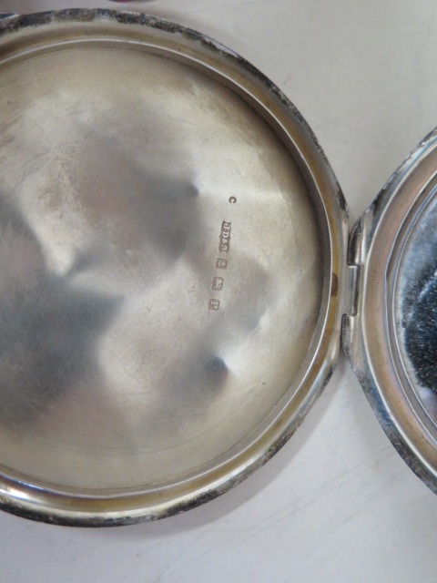 Two silver compacts and a silver snuff box - total weight approx 6 troy oz - Image 6 of 8