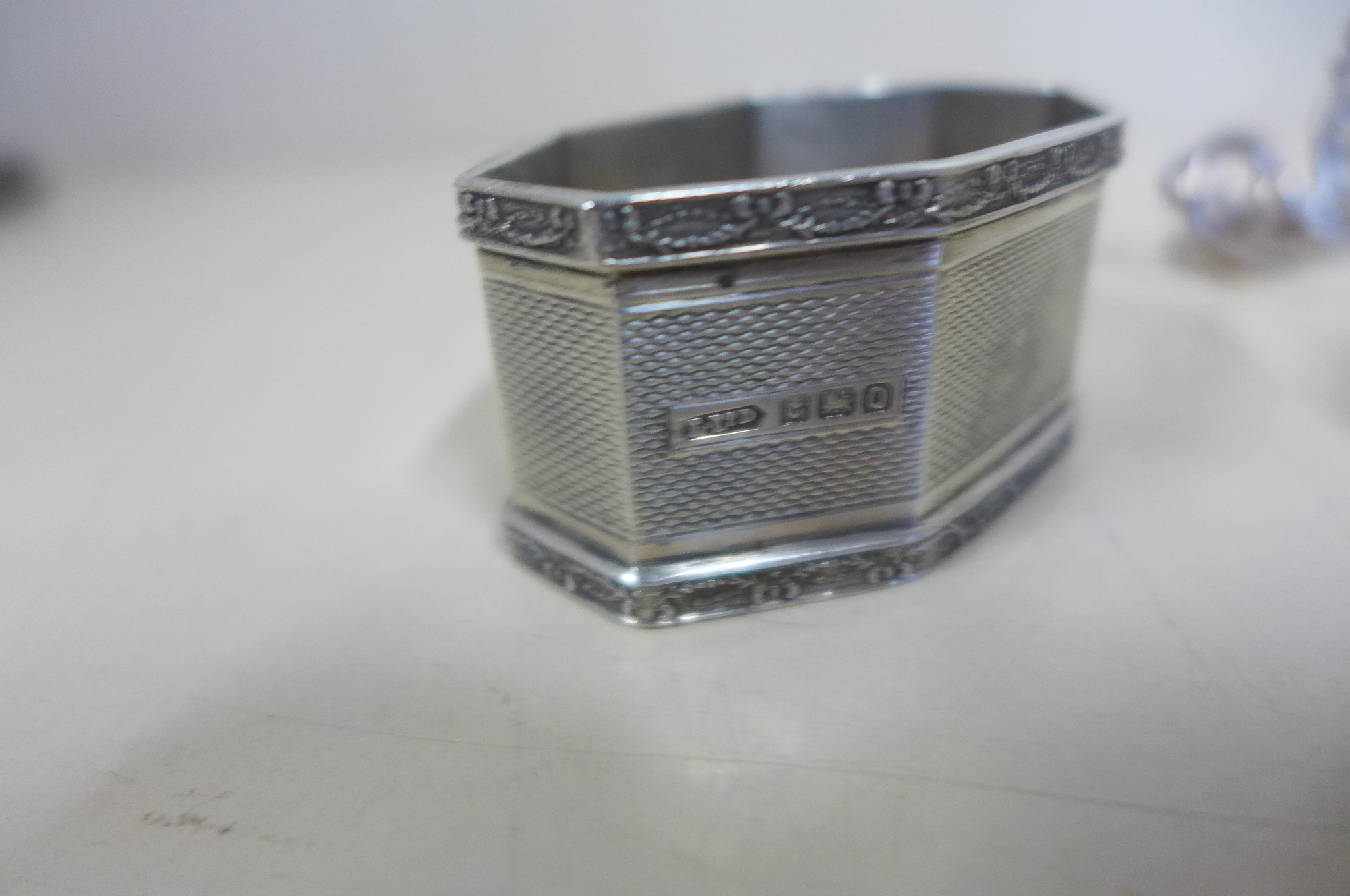 Four silver napkin rings, together with a pair of Edwardian menu holders, weight approx 5.3 troy oz, - Image 2 of 5