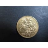 An Edward VII sovereign dated 1910, weight approx 7.9 grams, light surface marks and wear