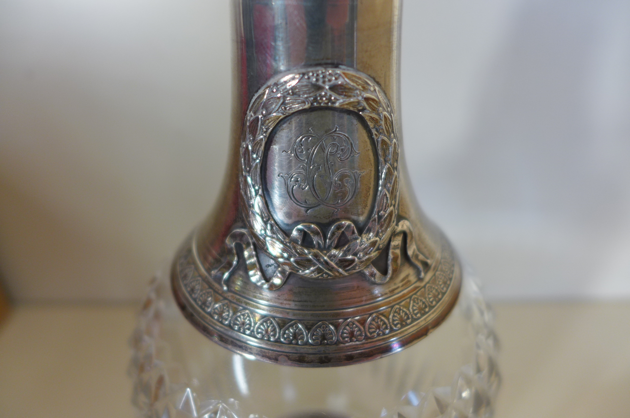 An Egyptian silver dish, 18cm diameter, approx 5.5 troy oz, with a continental silver and cut - Image 2 of 6