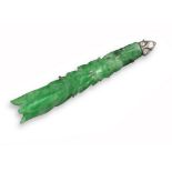 An early 20th century carved and pierced jade stylised arrow brooch, the tapered jade is mounted