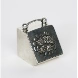 A Clark and Sewell silver novelty ring box, modelled as a coal box, the hinged cover cast with