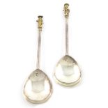 A pair of James I silver Apostle spoons, St. James The Less and St. James the Greater, by William