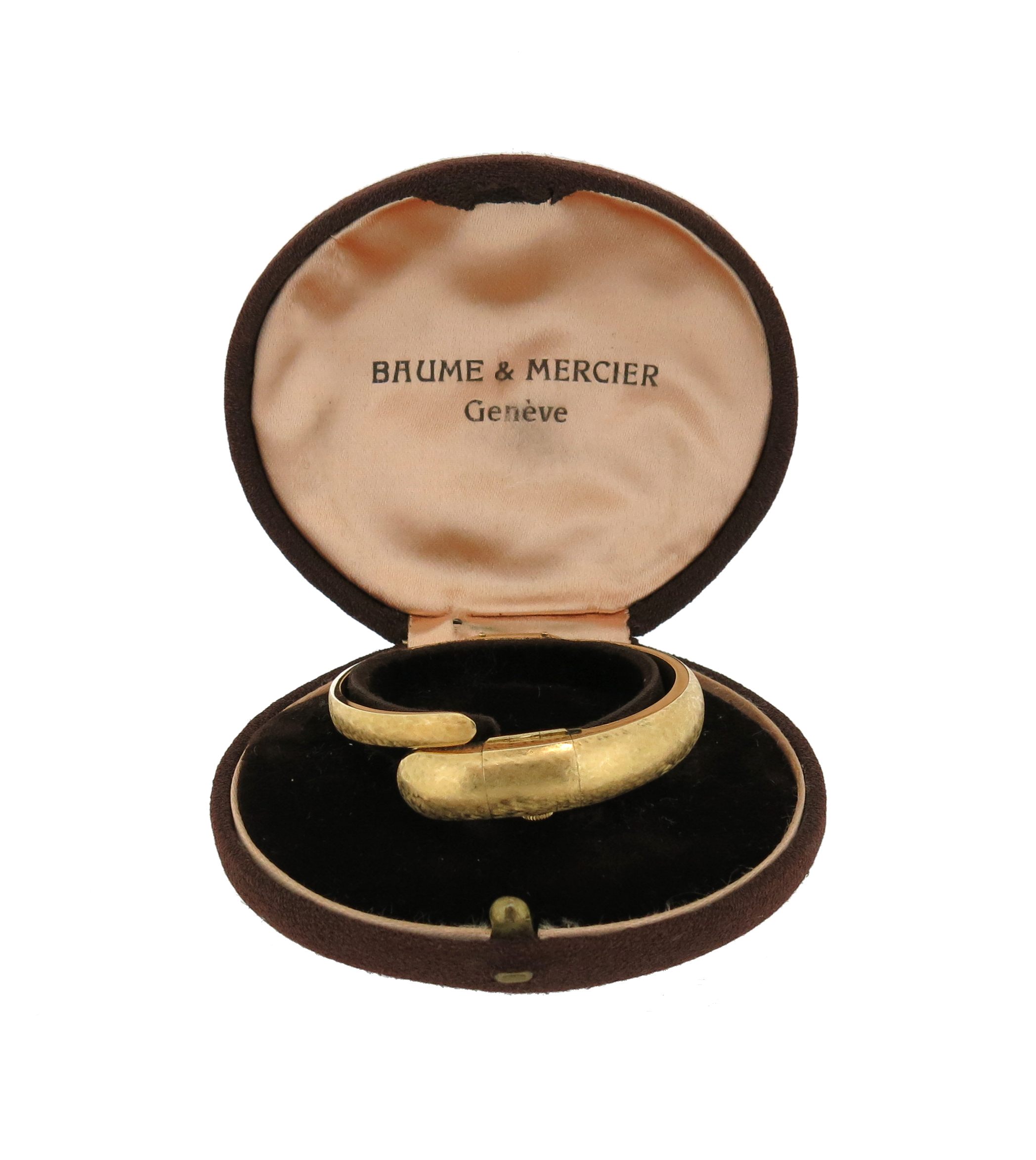 A lady's gold wristwatch by Baume et Mercier, manual movement, in textured 18ct yellow gold - Image 2 of 10