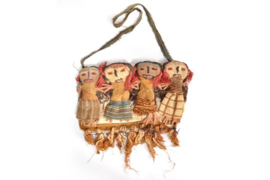 Four Peruvian dolls 20th century with circa 1000 - 1400 AD textile fragments on a rectangular padded