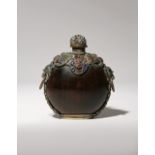 A CHINESE METAL-MOUNTED HORN SNUFF BOTTLE LATE QING DYNASTY The embossed mounts decorated with bats,
