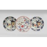 A PAIR OF CHINESE FAMILLE ROSE PLATES 18TH CENTURY The foliate bodies decorated to the well with a