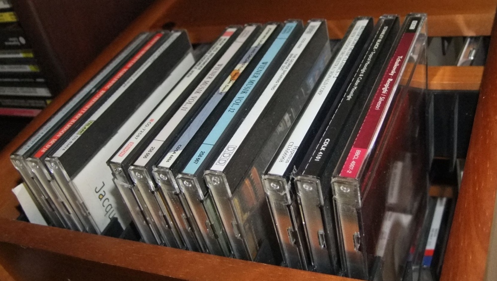 An extensive collection of classical music CDs (one box and various storage racks) - Image 6 of 6