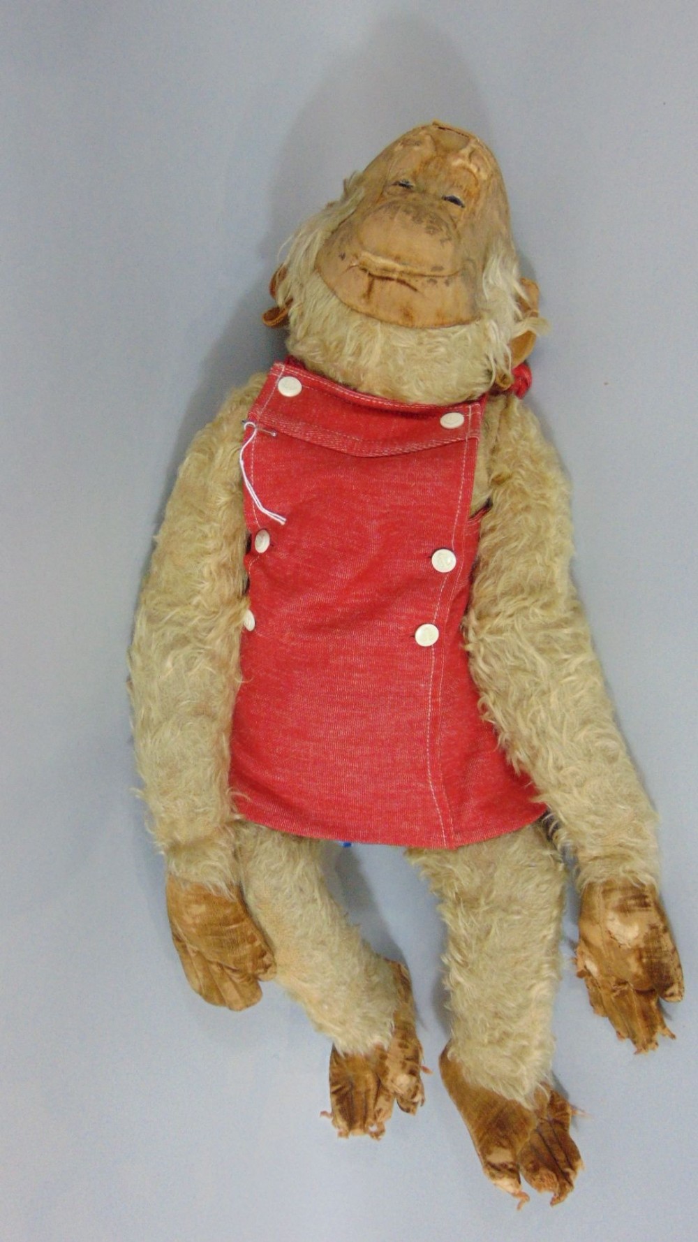 Toy chimpanzee, early 20th century with straw stuffing, articulating limbs, glass eyes and velveteen - Image 3 of 4