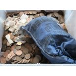 Collection of bronze pennies and half pennies, 45 kilos approx