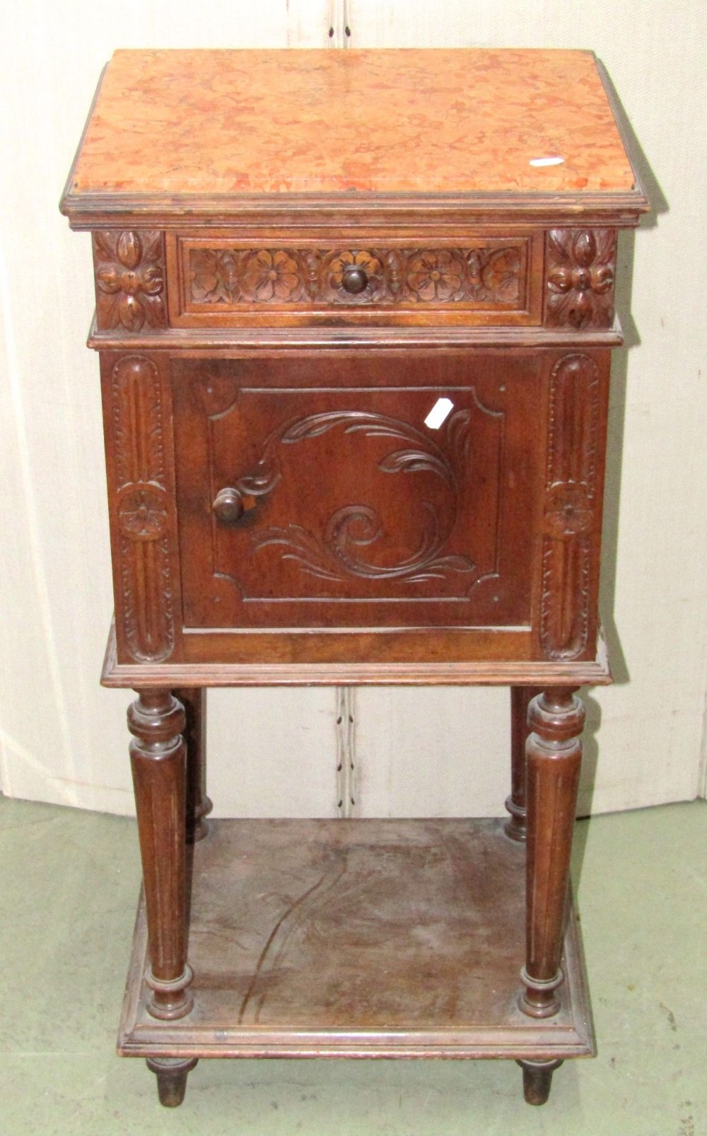 A good quality 19th century walnut four piece bedroom suite comprising a double wardrobe of - Image 3 of 4