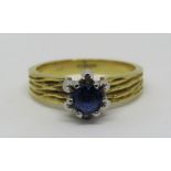 Vintage 18ct ring claw set with tanzanite, with textured shank, size K, 4.1g