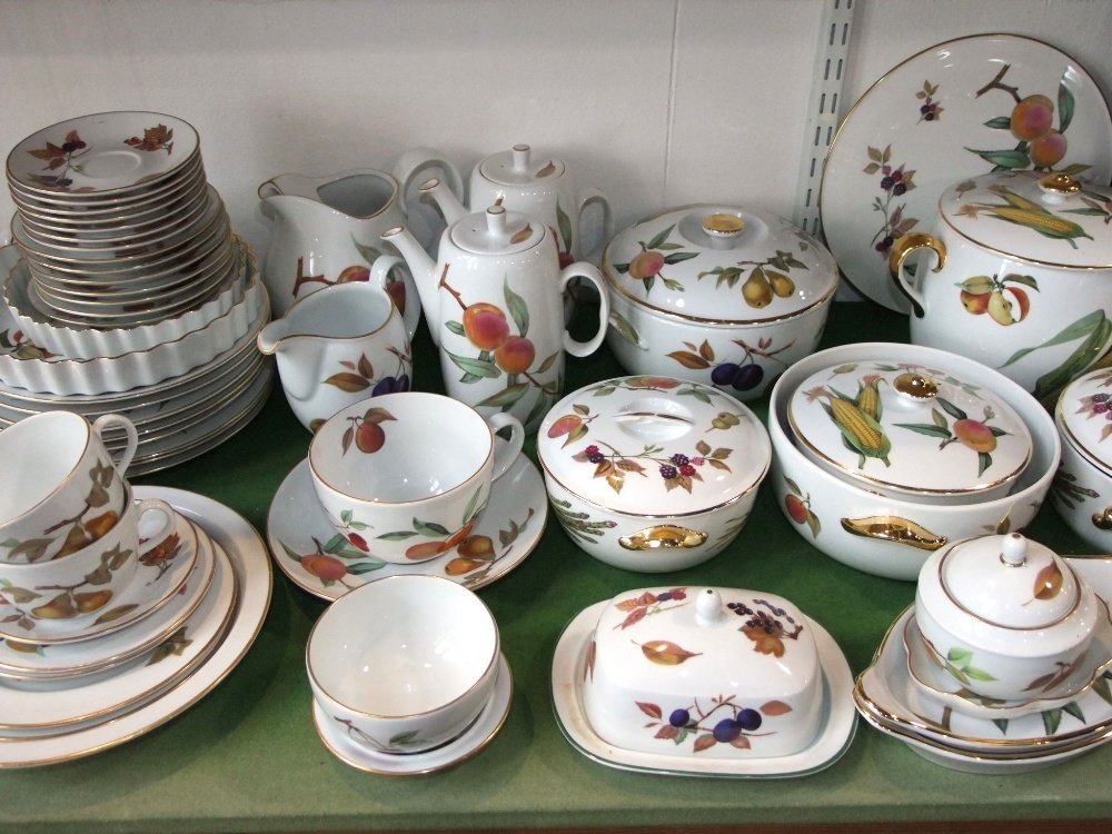 An extensive collection of Royal Worcester Evesham pattern oven to tablewares including numerous