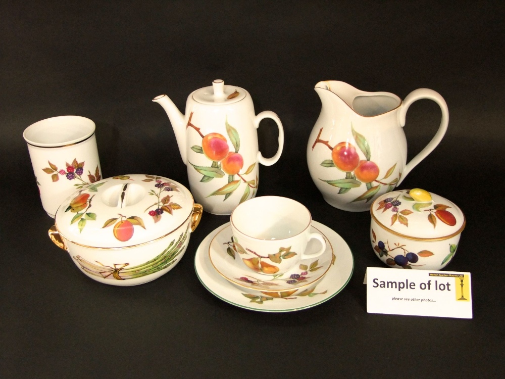 An extensive collection of Royal Worcester Evesham pattern oven to tablewares including numerous - Image 2 of 8