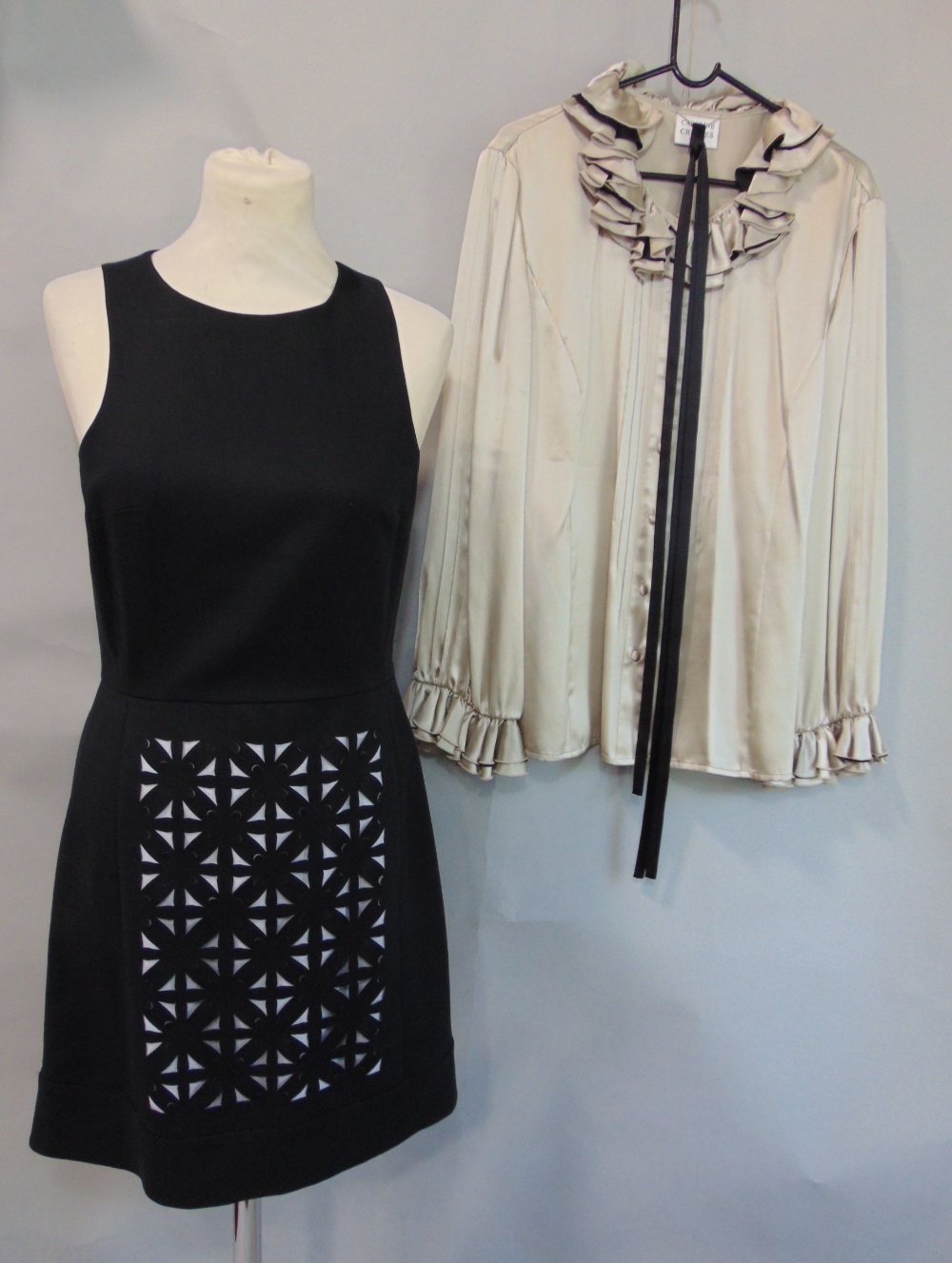 Three contemporary designer garments comprising silk dress by Diane Von Furstenberg, size 8, with - Bild 2 aus 3