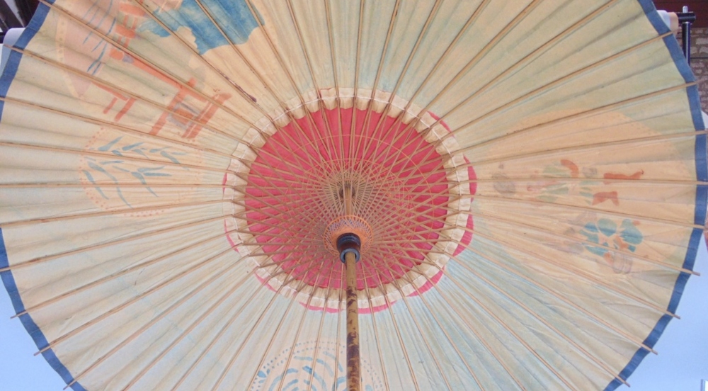 A mixed lot to include a leather clad draw telescope, far eastern wooden parasol (2) - Image 3 of 4