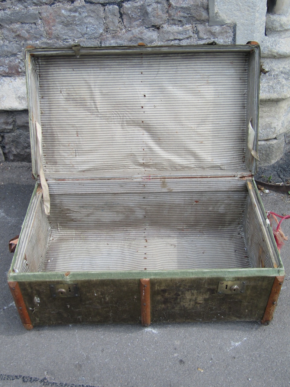 Two vintage travel trunks with canvas skins and timber lathes - Image 2 of 4