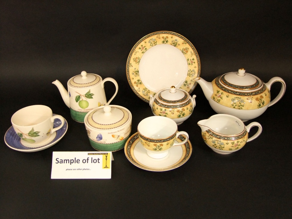 An extensive collection of Royal Worcester Evesham pattern oven to tablewares including numerous - Image 8 of 8