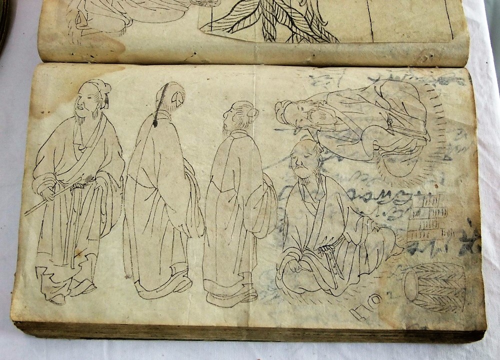 An unusual 19th century Chinese sketch book of numerous figure studies, landscape subjects, a - Image 4 of 6