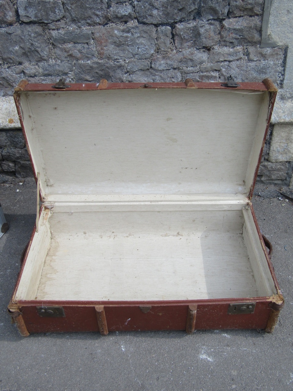 Two vintage travel trunks with canvas skins and timber lathes - Image 4 of 4