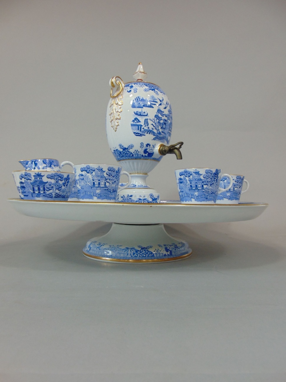 An unusual 19th century Copeland Lazy Susan with blue and white printed willow pattern decoration - Image 2 of 3