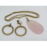 Mixed group comprising a 9ct snake chain necklace, pair of 9ct hoop earrings and a large rose quartz