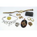 Mixed lot of jewellery to include a pique work pendant of oval form decorated with a floral spray, a