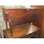A good quality 19th century mahogany Pembroke table, fitted with one real and one dummy drawer
