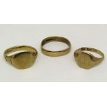 Three 9ct rings; two signets and a wedding ring, 11.7g total (af) (3)