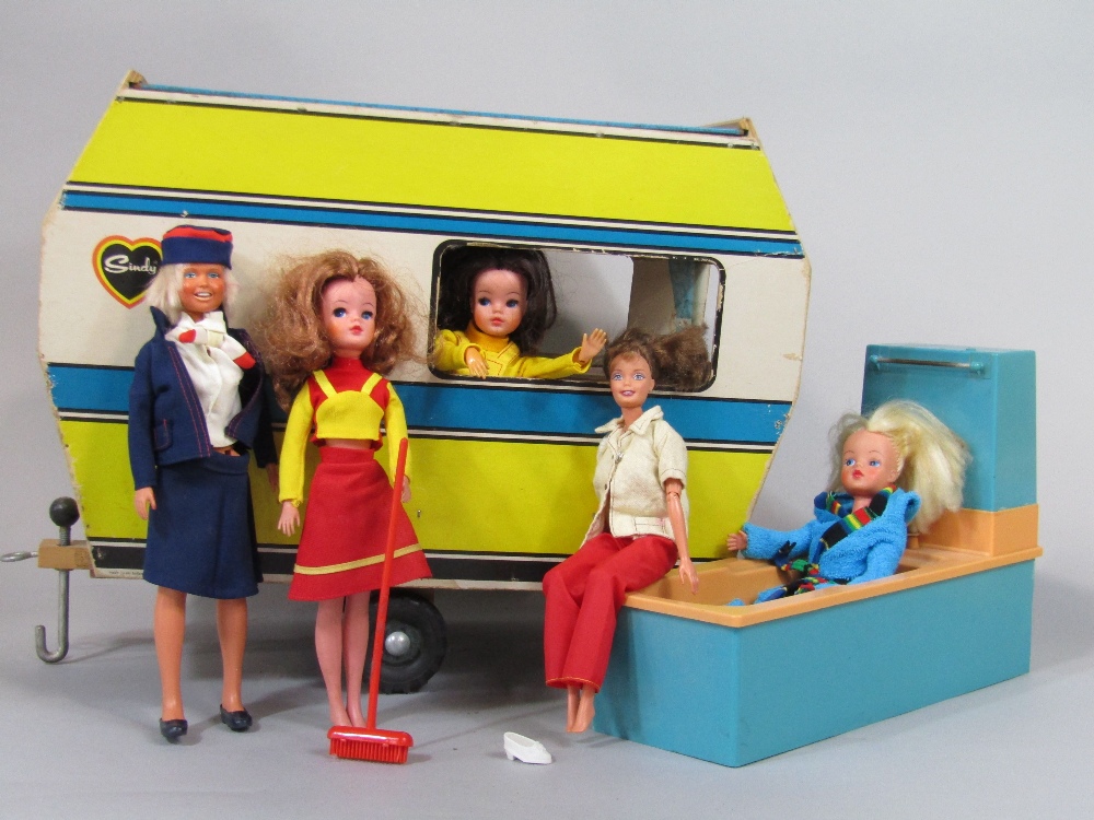 Sindy - plywood caravan containing a collection of Sindy dolls