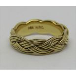 14k wedding ring of plaited design, size N, 5.7g