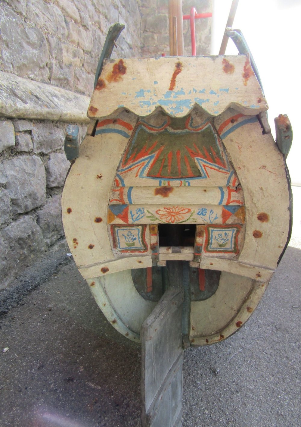 A well detailed scratch built model of a junk, with painted finish, complete with three masts and - Image 2 of 4