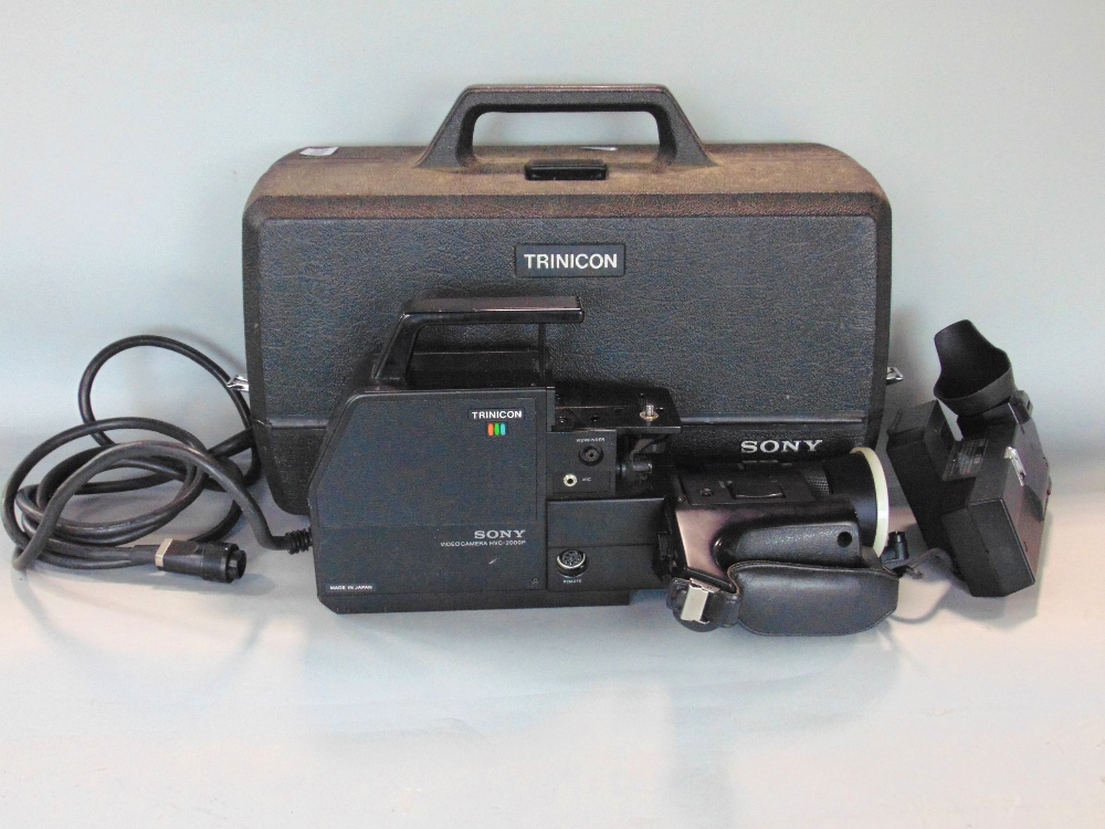 Sony Trinicon video camera HVC 2000P, Canon Lens, electronic view finder, mains lead , all in