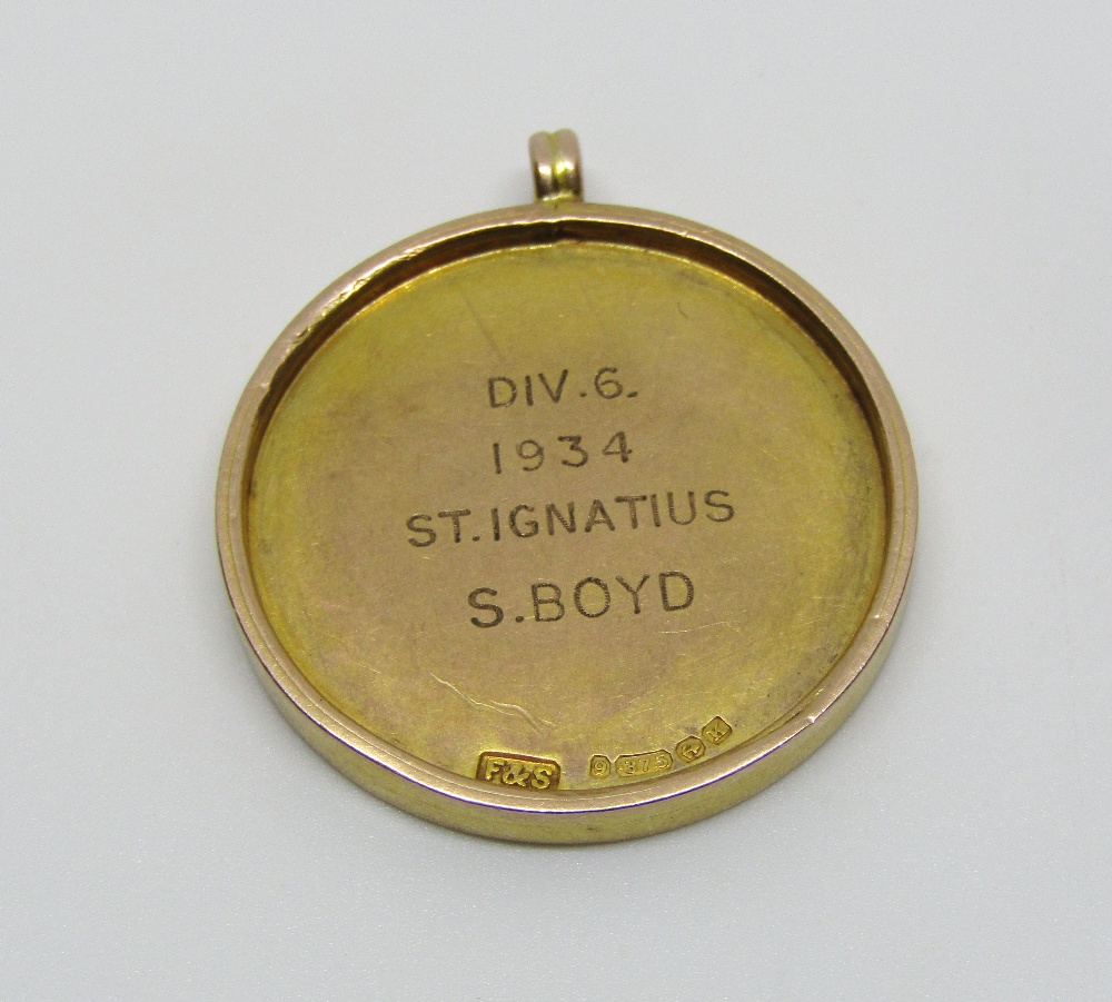 9ct 'Preston & District cricket league' enamelled medal, inscribed to reverse, 7.4g - Image 2 of 2