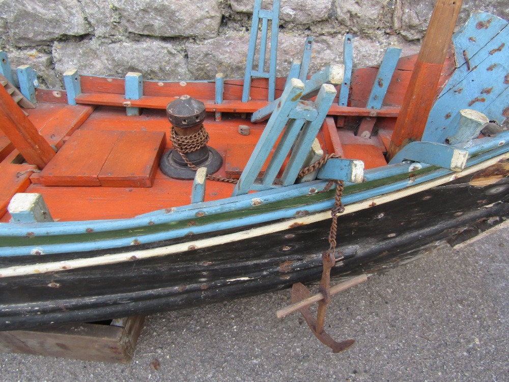 A well detailed scratch built model of a junk, with painted finish, complete with three masts and - Image 4 of 4