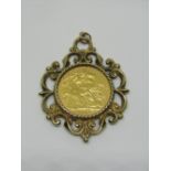 Sovereign dated 1911 set in scrolled pendant mount, 15.3g