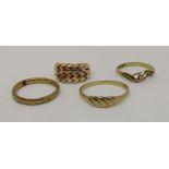 Four 9ct rings to include a keeper, size D/E and a wedding ring, size K, 7.7g total (4)
