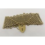 9ct brick link cuff bracelet with heart padlock clasp, 23.4g (two links twisted)